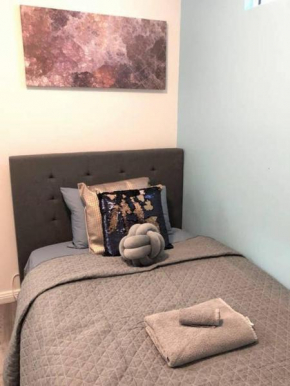 1 Private Single Room in Carramar 1-minute walk to Station - ROOM ONLY, Villawood